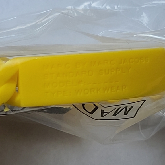 MARC JACOBS NWT Safety Yellow Silicone Chain Bracelet One Size Style M5131091 - Picture 5 of 6